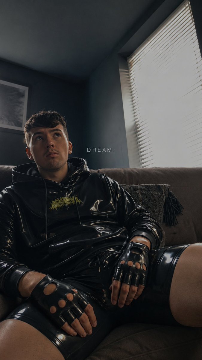 MnDcouplex's tweet photo. @Localgxy's new fit, Surprise in comments #gayboy #hot #latex #rubber https://t.co/QfZyyOc8dK