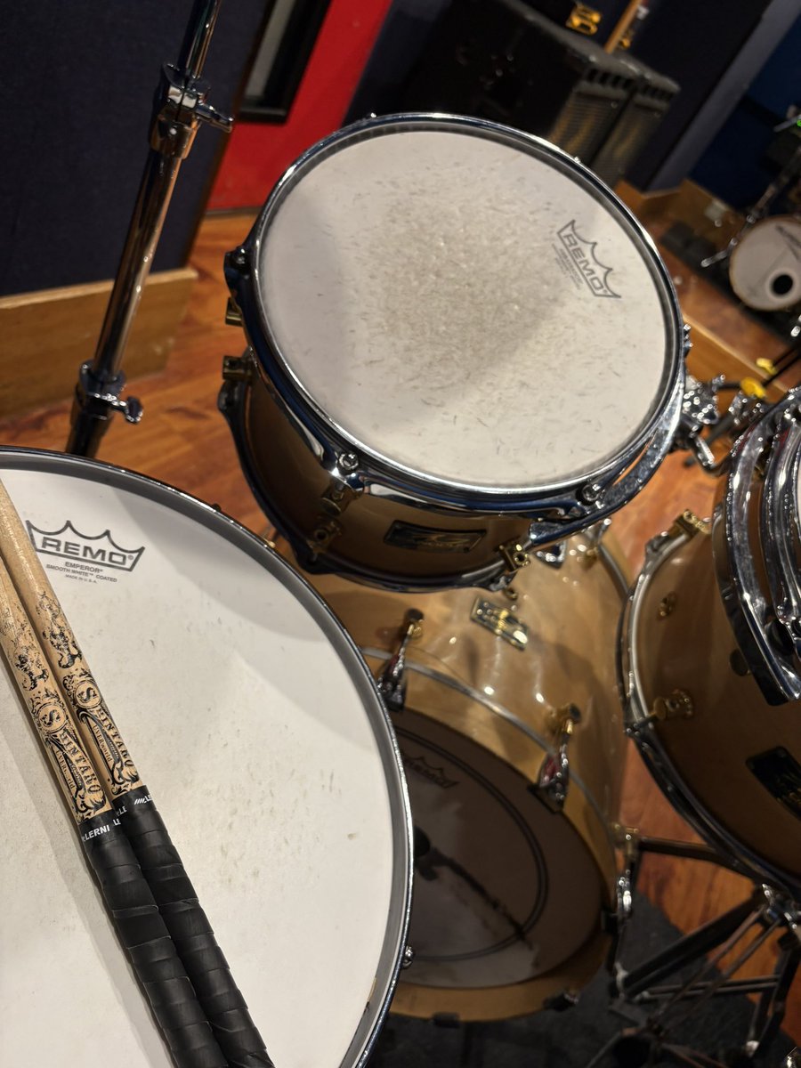 Gignite_jp's tweet photo. 個人練🥁
5 seconds of summerのteethとONE OK ROCKのThe Way Backを叩きます。
#ドラム #バンド #スタジオ https://t.co/rQFQ3Q685q