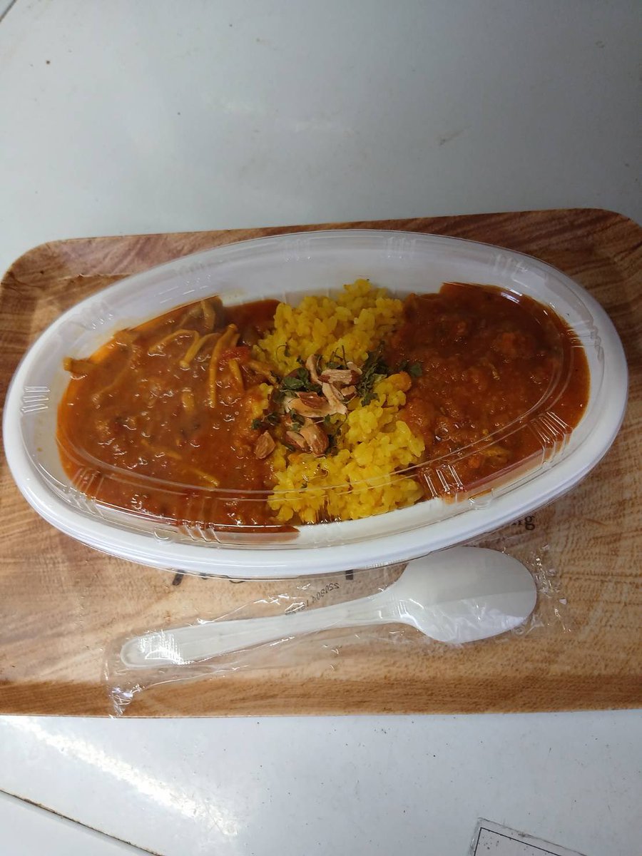 Cafeflatbean1's tweet photo. まったりしてる間に、はや夕飯
休日カレーさんのカレー🍛
美味しかったﾃﾞｽ😋
さぁ、こい！
忙しさーよー https://t.co/Hg6qEeZklY