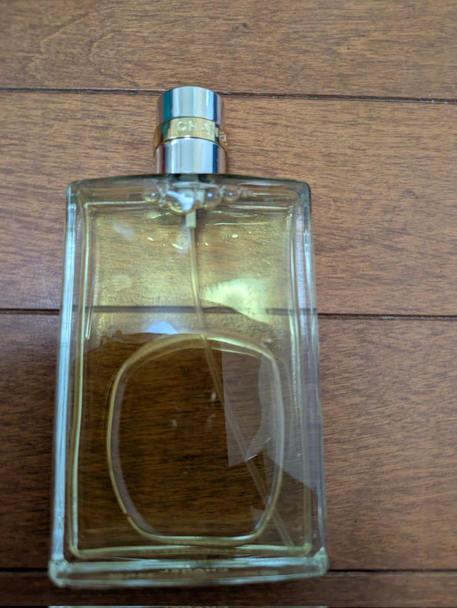 aruthi2009's tweet photo. アリュールの香水買いました。昔ホストクラブ行ってた時に買ったことあります、多分また買うよ💕 https://t.co/eRT7XEFhPd