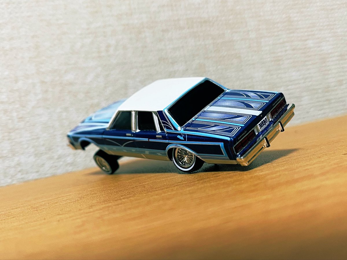 rrtwma's tweet photo. グリーンライト1/64
1986 シボレー カプリス ローライダー
やっと完成〜
久しぶりのハイドロ化❗️
やっぱりカッコイイカラーリング
ベースには最強やな
まだいっぱいあるからやらなきゃ

#ミニカー
#greenlight
#lowrider https://t.co/SxKbSrSd6w