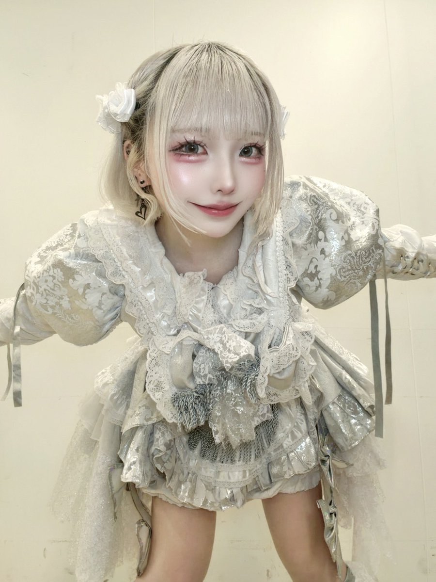Azu_u118's tweet photo. はじめてのリリイベありがとうございました！！めめめめめめっちゃ緊張したけどみんなあたたかくて助かります😭
明日も楽しみ！ https://t.co/xROc0eTkoM