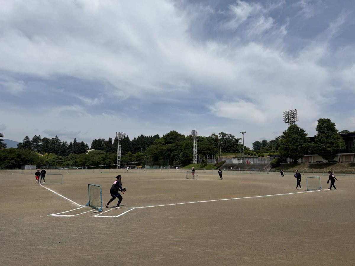 teikyo_softball's tweet photo. 新チームがスタートしています☀️本日は合同チームを組む甲府城西高校との合同練習でした🥎初回ということもあり多少のぎこちなさもありましたが、お互いに会話をしながらうまくスタートすることができました👍来週からは試合もスタートしていくので、頑張って行きます‼️ https://t.co/7sTA4GhZUY