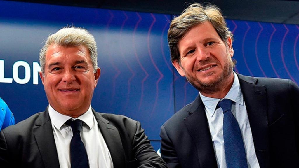 carpetasFCB's tweet photo. 📁 @SergiCastillo_ vía @sport 

❗️En el Barça hay un profundo malestar con Mateu Alemany tras la gestión de la 1ª oferta por Julián. Mateu no trasladó la oferta a Cerezo ni a Gil Marín.

👉🏽 Por eso, Joan Laporta ha decidido asumir personalmente las conversaciones y abrir una vía directa con Enrique Cerezo.
