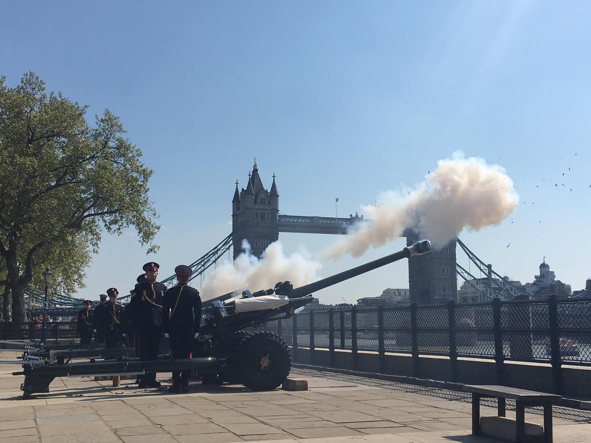 Trooping's tweet photo. Celebrating HM The Queen's Birthday: Gun Salutes will take place on Friday 17th July 2026.
41 Guns will be fired by #KingsTroopRHA in #TheGreenPark at 12 noon and 62 Guns will be fired #TowerOfLondon by #HACRegiment at 1pm
#RoyalGunSalute #HappyBirthdayYourMajesty! #HappyBirthday https://t.co/lbb0yIZGFa