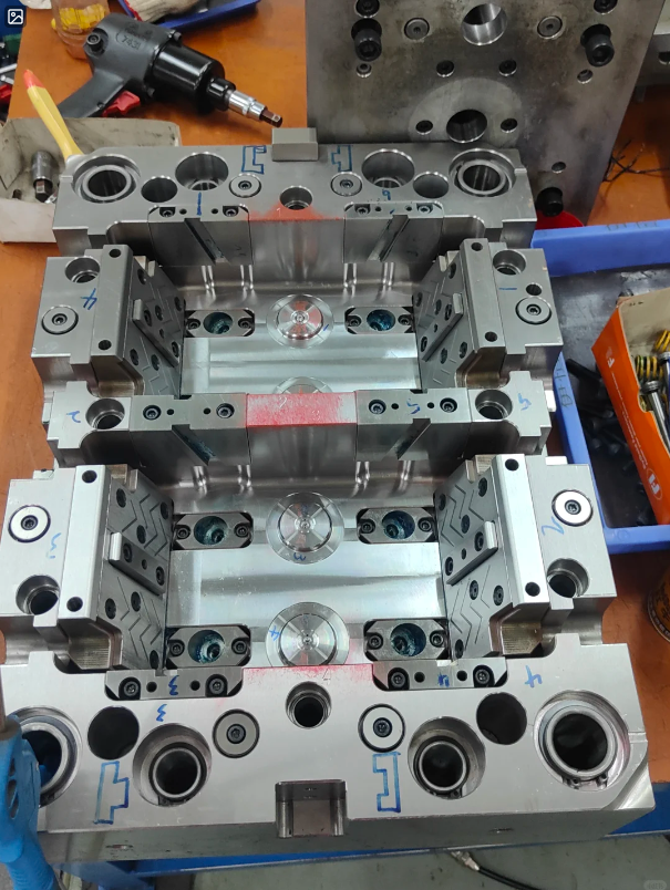 HanhaiMoldtech's tweet photo. HANHAI MOLDTECH усиливает производство и повышает эффективность, предлагая надежные решения для B2B-клиентов.

Современный цех, контроль качества и опыт проектов по всему миру.
Подробнее: https://t.co/eJRiKlVMpY

#HANHAIMOLDTECH #ПрессФормы #MoldMaking  #OEM #ODM #FactoryDirect https://t.co/xwRPBf3Uck