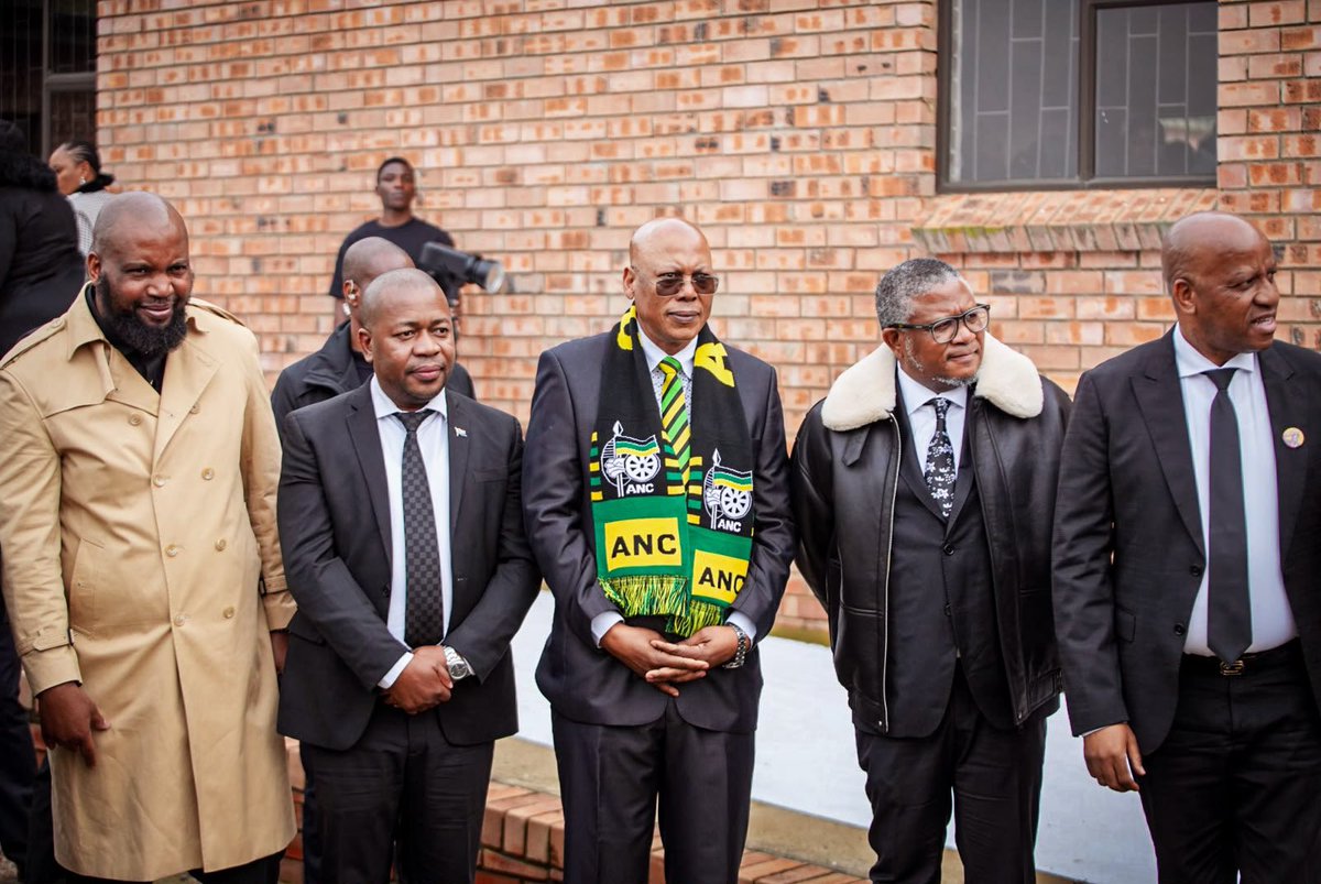 MYANC's tweet photo. This morning, the ANC pays its last respects to Comrade Dr Ntuthuko Mahlaba, a member of the ANC KwaZulu-Natal Provincial Task Team (PTT), former Provincial Treasurer of the ANC in KwaZulu-Natal, former Member of the KwaZulu-Natal Legislature, and former MEC for Human Settlements and Public Works.

#RIPDrNtuthukoMahlaba