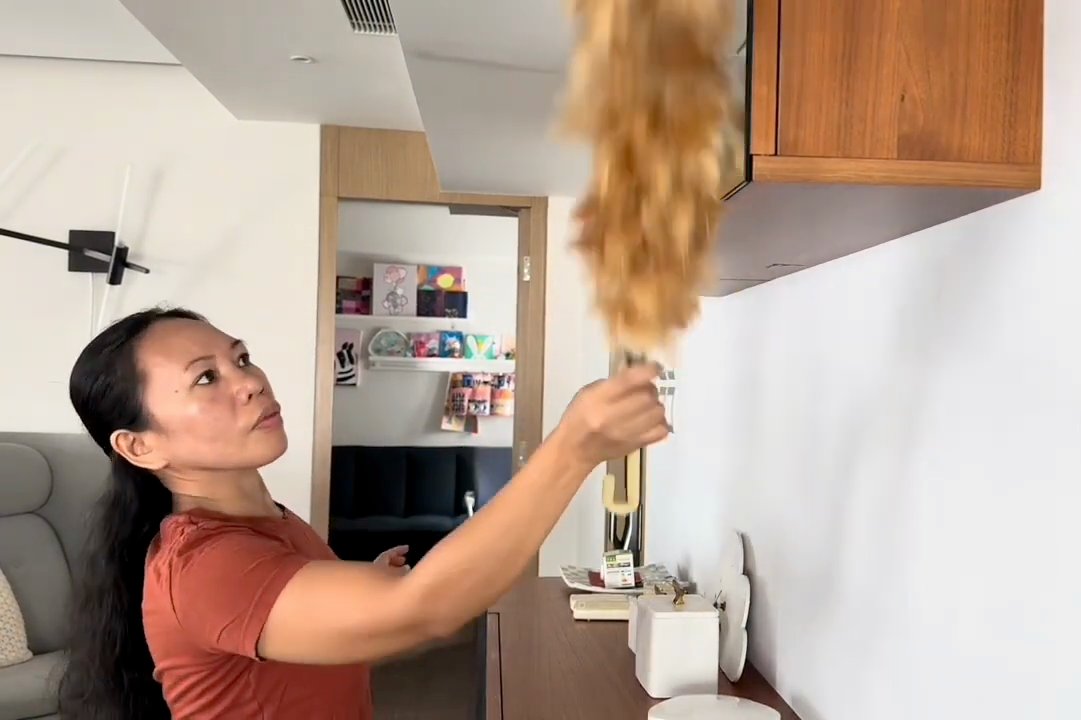 GenQuimba's tweet photo. A glimpse into my everyday life as a domestic helper (OFW) in Hong Kong! My tasks include cleaning, making beds, washing dishes, cooking, ironing and more. Full video in the comments.
#OFW #DomesticHelper #HongKong #OFWLife #FilipinoInHK #DailyLife #DomesticWorker #HardWork https://t.co/gjXFh5Fzyr