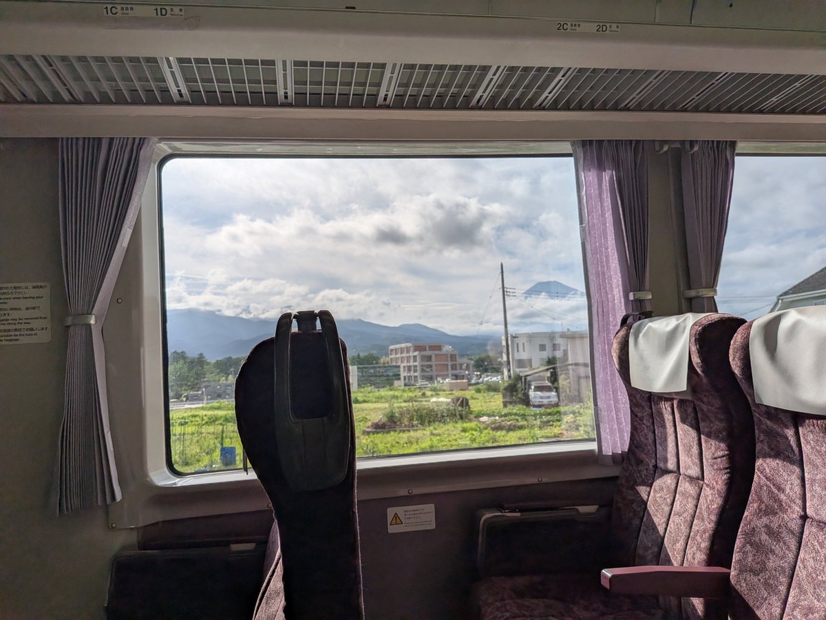 kotaro0918's tweet photo. 特急GO殿場に揺られ静岡を目指します https://t.co/lQScrD2AMv