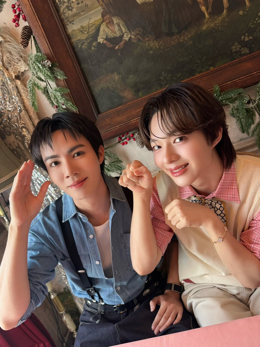 iLeang21's tweet photo. เจ้าชายเบลิออน กับ คุณอัศวินโทไบอัส พร้อมพบปะชาวเมือง qoop land แล้วพะยะค่ะ

ZNN THE ETERNAL FAMILY
#petheriaXZeeNunew https://t.co/Co3J4TKFHE