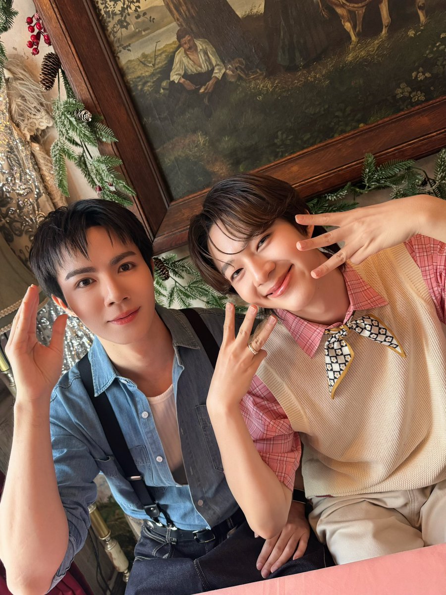iLeang21's tweet photo. เจ้าชายเบลิออน กับ คุณอัศวินโทไบอัส พร้อมพบปะชาวเมือง qoop land แล้วพะยะค่ะ

ZNN THE ETERNAL FAMILY
#petheriaXZeeNunew https://t.co/Co3J4TKFHE