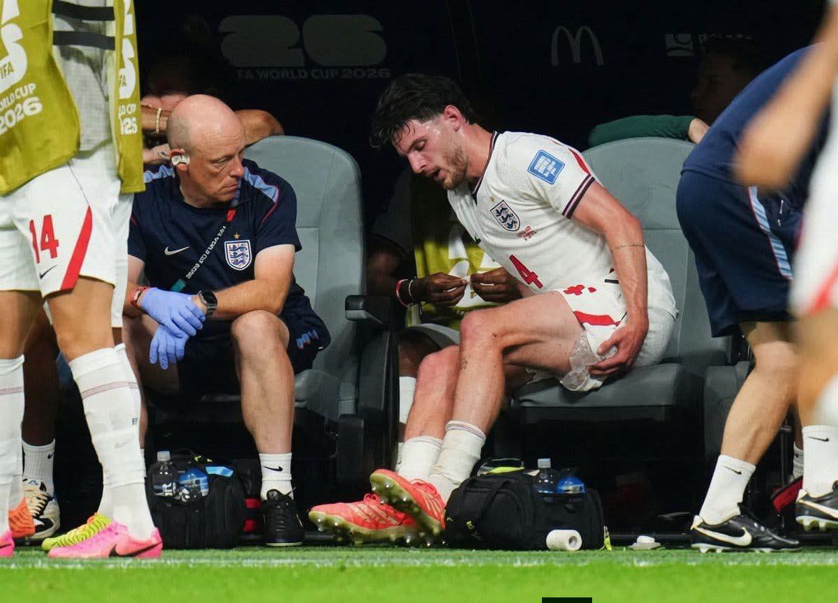 FootballDawko8's tweet photo. 🚨 Bad news for England fans! 😬
Declan Rice's availability is now in serious doubt after missing training for a second consecutive day through illness.
The timing couldn't be worse with a World Cup semi-final spot on the line. 🏆
Can England cope without their midfield engine? 🤔
#NORENG #England #WorldCup