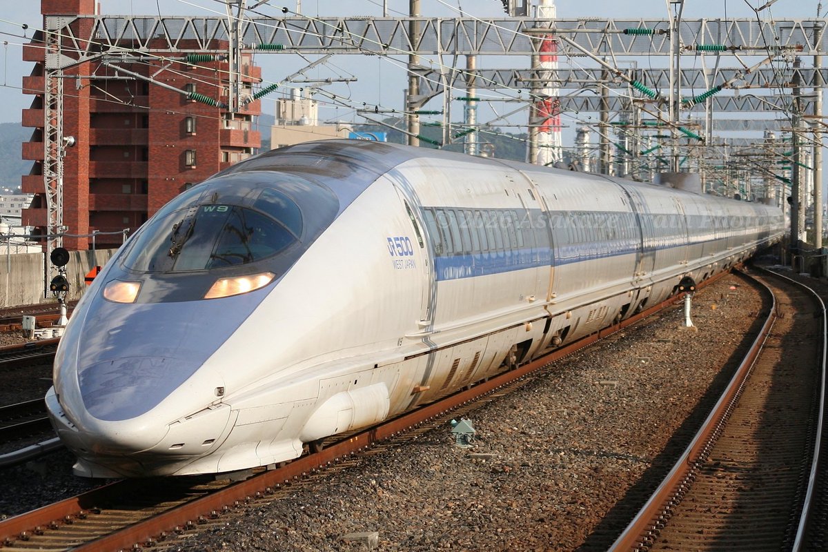 Limited_Asakaze's tweet photo. 2006.10.7
500系W9編成(幹ハカ) 16両
25A のぞみ25号 博多行

V9編成がW9編成として活躍していた約20年前の雄姿♪
東京～博多を16両で連日駆け抜けていた姿は本当にカッコ良かった🤩 https://t.co/ffSZvI6Lx3