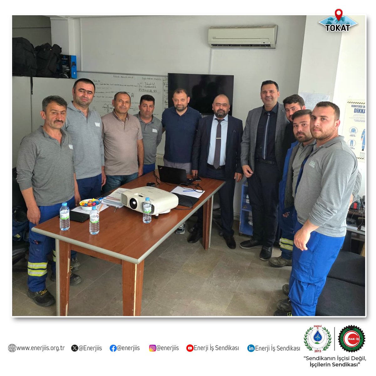 Enerjiis's tweet photo. Genel Başkan Yardımcımız Sn. İsmail İZGİ tarafından Çamlıbel Elektrik Dağıtım A.Ş. Tokat Turhal Arıza ekiplerinde görev yapan üyelerimiz ziyaret edilmiştir. Gerçekleştirilen ziyarette ekiplerimizle bir araya gelinmiş, yürütülen çalışmalar hakkında görüşmeler yapılmış, üyelerimizden gelen talep ve öneriler ele alınmıştır.

Değerli üyelerimize gösterdikleri ilgi ve hoş sohbetleri için teşekkür eder, çalışmalarında başarılar ve kolaylıklar dileriz.

@cedaskurumsal

#enerjiişsendikası #sendikanınişçisideğil #işçilerinsendikası #sendikalçalışma #çedaş #çamlıbelelektrik #tokat