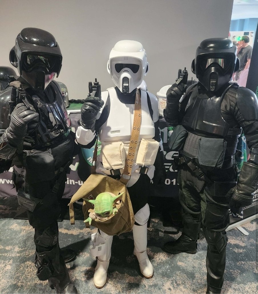 501stIreland's tweet photo. TX18170, TB17332 &amp; TX82766 get to show how well scouts look together at Dundalk Mini con last weekend. Thankfully,  no trees were harmed during the taking of this photo

Join the garrison at https://t.co/GJjQMlI7M0 

#501stIreland #CausewayGarrison #SpecOps #Pathfinders https://t.co/W5EwI95mVv