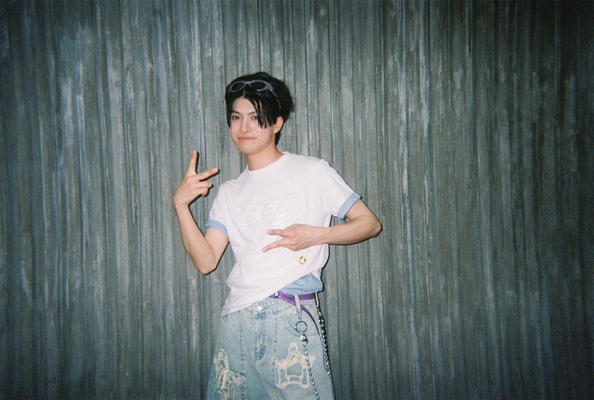 sakurashimeji's tweet photo. [📸]

#Sakurashimeji
KINOKOREA TOUR
offshot🇰🇷

スクエアフォトセット
スタダ便にて販売中📸
 
【FC 限定】おまかせ 15 枚セットを
ご購入の方の中から抽選で 
100 名の方を 1on1 トーク会へご招待🎁

🔗 https://t.co/swmPGI5zTx

ぜひこの機会ににGETしてください✨ https://t.co/Qaiol0pdOB