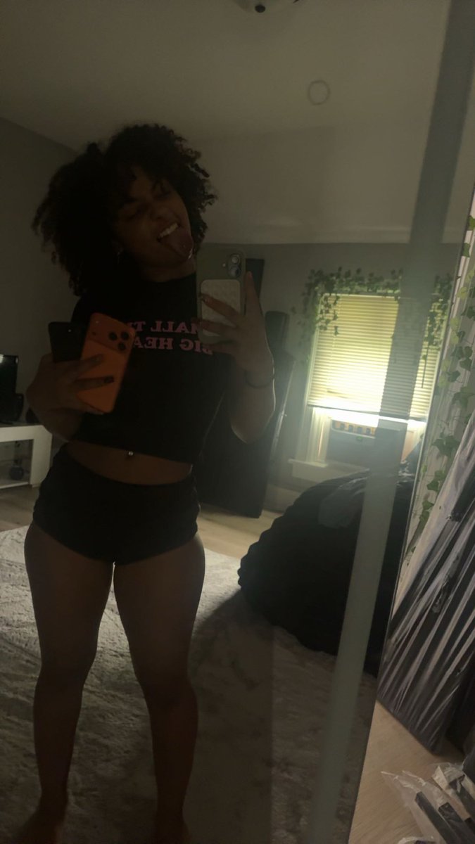 Princess Tee 👸🏾💵 tweet media