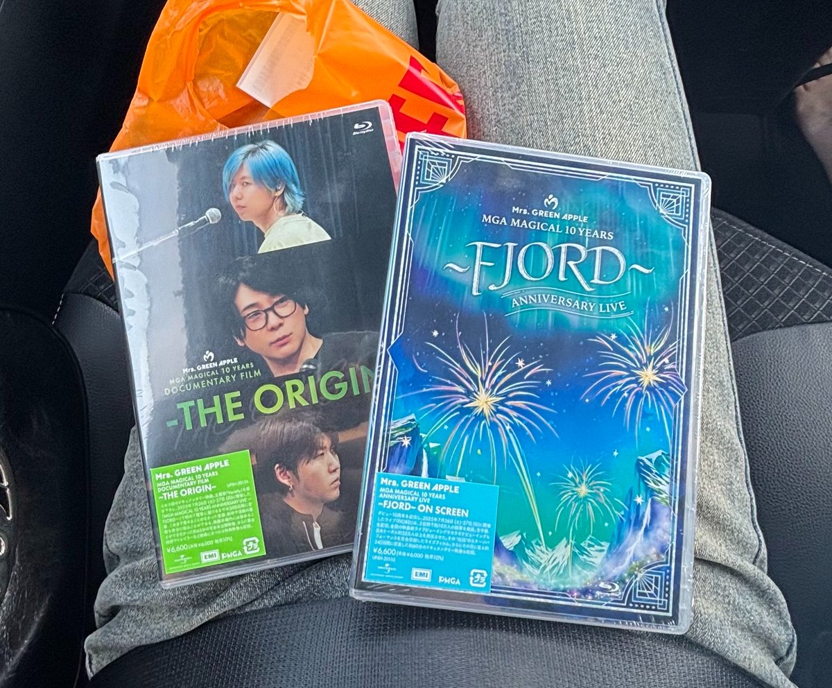 32xyzCc's tweet photo. 結局どっちも買っちゃった🫧
さっきフィヨってきたよこの中にわたしいるんだなって思って振り返ってまた大号泣したよ😭
しあわせだね
#FJORD
#ミセスグリーンアップル https://t.co/clv5o5Hom6