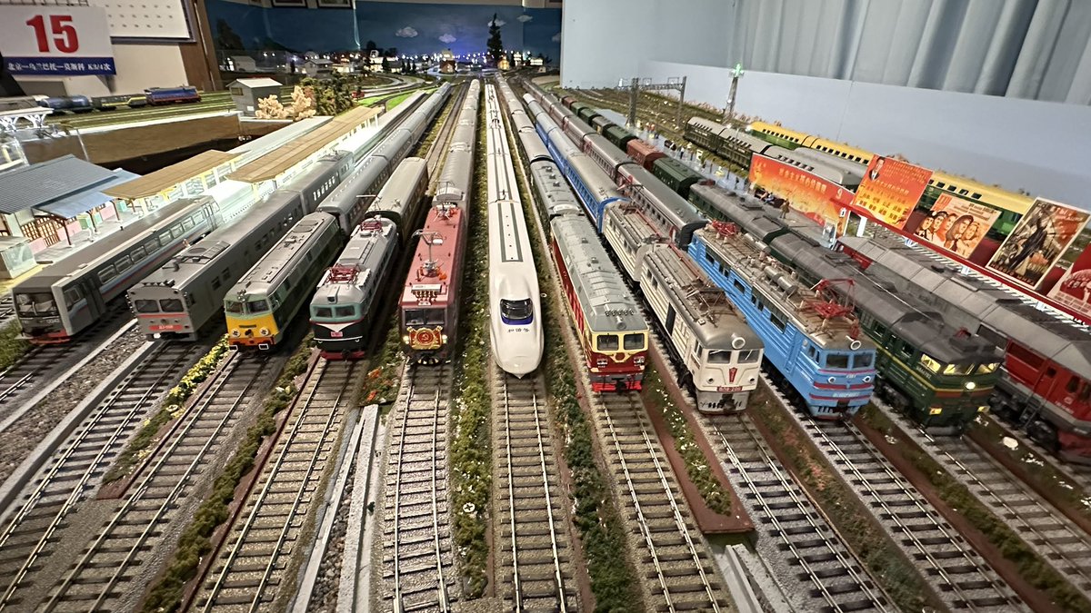 Rail900's tweet photo. 第五回東側運転会
🇷🇺🇨🇳🇰🇵🇵🇱🇺🇦🇦🇿

#東側運転会 https://t.co/JOeflL7Z2c