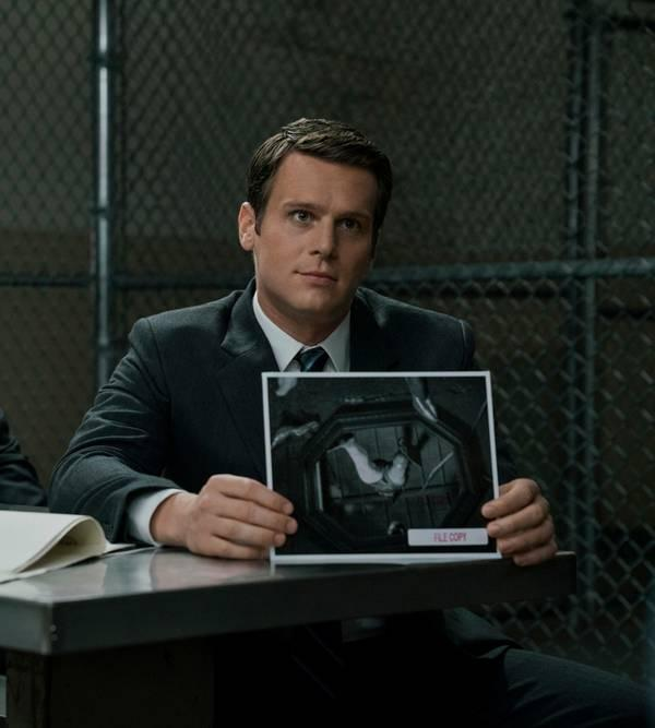 Fansdepantallas's tweet photo. 🧵 Si te gustó Mindhunter, estas 5 series también deberían estar en tu lista.

Si disfrutaste de las investigaciones psicológicas, los asesinos en serie y las entrevistas que ponen los pelos de punta, aquí tienes cinco series que mantienen ese mismo nivel de tensión. 👇 https://t.co/6DzfljP8yn