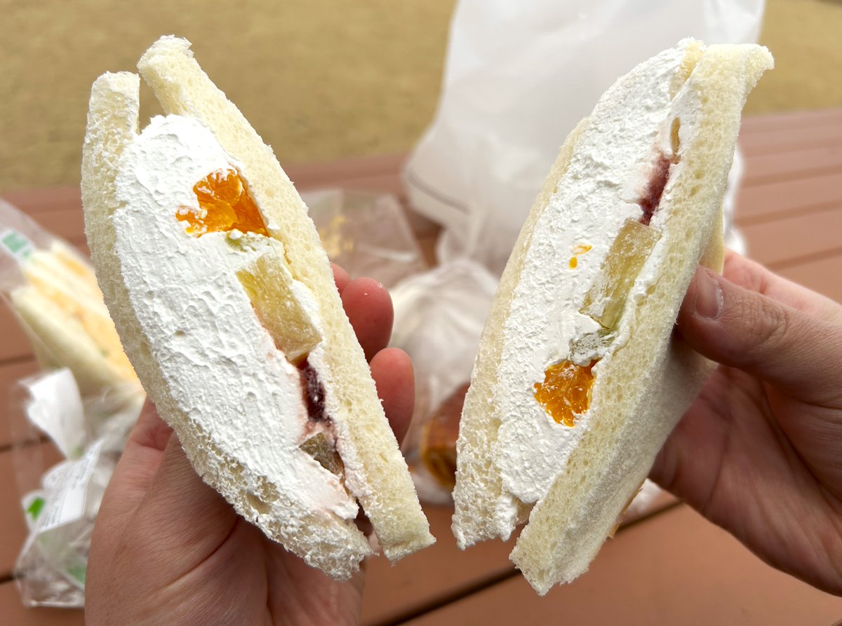 nmaiyasan's tweet photo. 小山市にある老舗パン屋tokado（トーカドー）さん

安さに驚き、美味さに感動、量が多くて笑っちゃう

三拍子そろった揃った最強のパン屋さんです https://t.co/dIzOzbjC0a