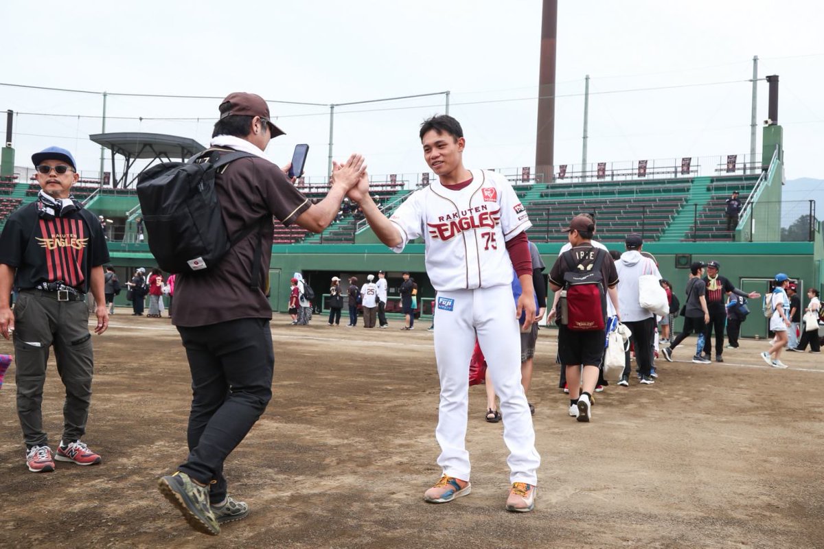 Eagles_Farm's tweet photo. 【試合終了：E 9-7 F】
#わしほー！

陸前高田市へお越しの皆さまに勝利を届けることができました🙌

イベントの様子を少しお届け📷✨

たくさんのご来場ありがとうございました😊👋

次回は明日
7/12(日)12:00
楽天イーグルス平成の森球場
北海道日本ハム戦⚾

#RakutenEagles
#eaglesfarm
#強鷲革新 https://t.co/jgMZNdpNqg