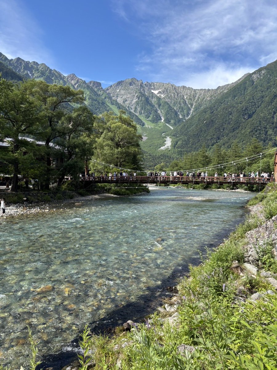 nagomuminoru's tweet photo. 元気のない私を気遣って娘夫婦が上高地へ連れてきてくれました
これぞ絶景🏞️まさに命の洗濯🧺
ホテルのロビーに本がいっぱい並んでいて嬉しい☺️束の間の休息を楽しみたいと思います…！ https://t.co/5cNWlVAm6Z