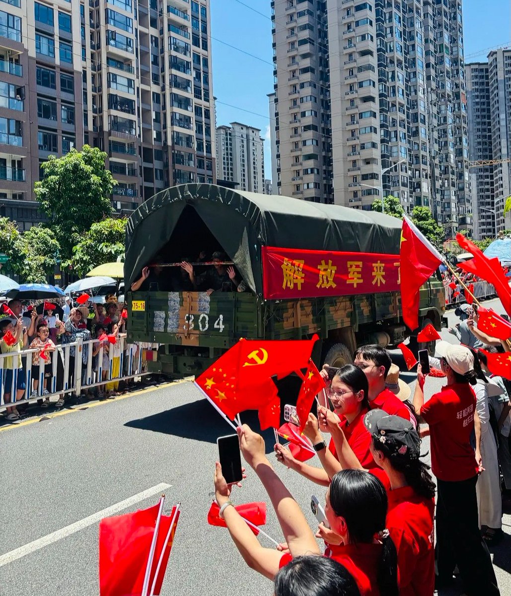 Miaoshu321's tweet photo. 这样的场景在国外是看不到的 https://t.co/xqpWIrBfr6