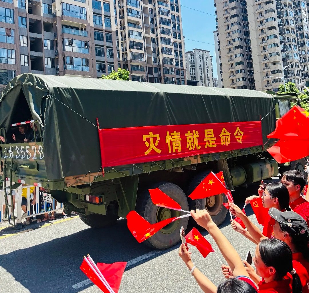 Miaoshu321's tweet photo. 这样的场景在国外是看不到的 https://t.co/xqpWIrBfr6