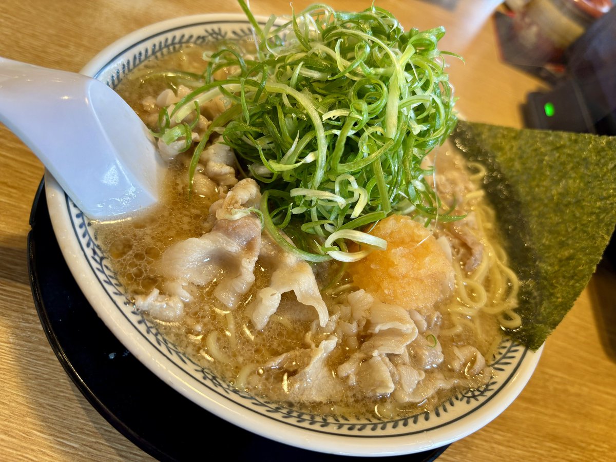 T_M_ROCK's tweet photo. 富士スピードウェイの帰りはここ💁‍♂️

丸源商店🍜
熟成醤油肉そば大盛り肉ダブルどっかんねぎ
丸源餃子🥟

美味しでした😋
ご馳走さまでした🙏 https://t.co/eznq6BsIZf