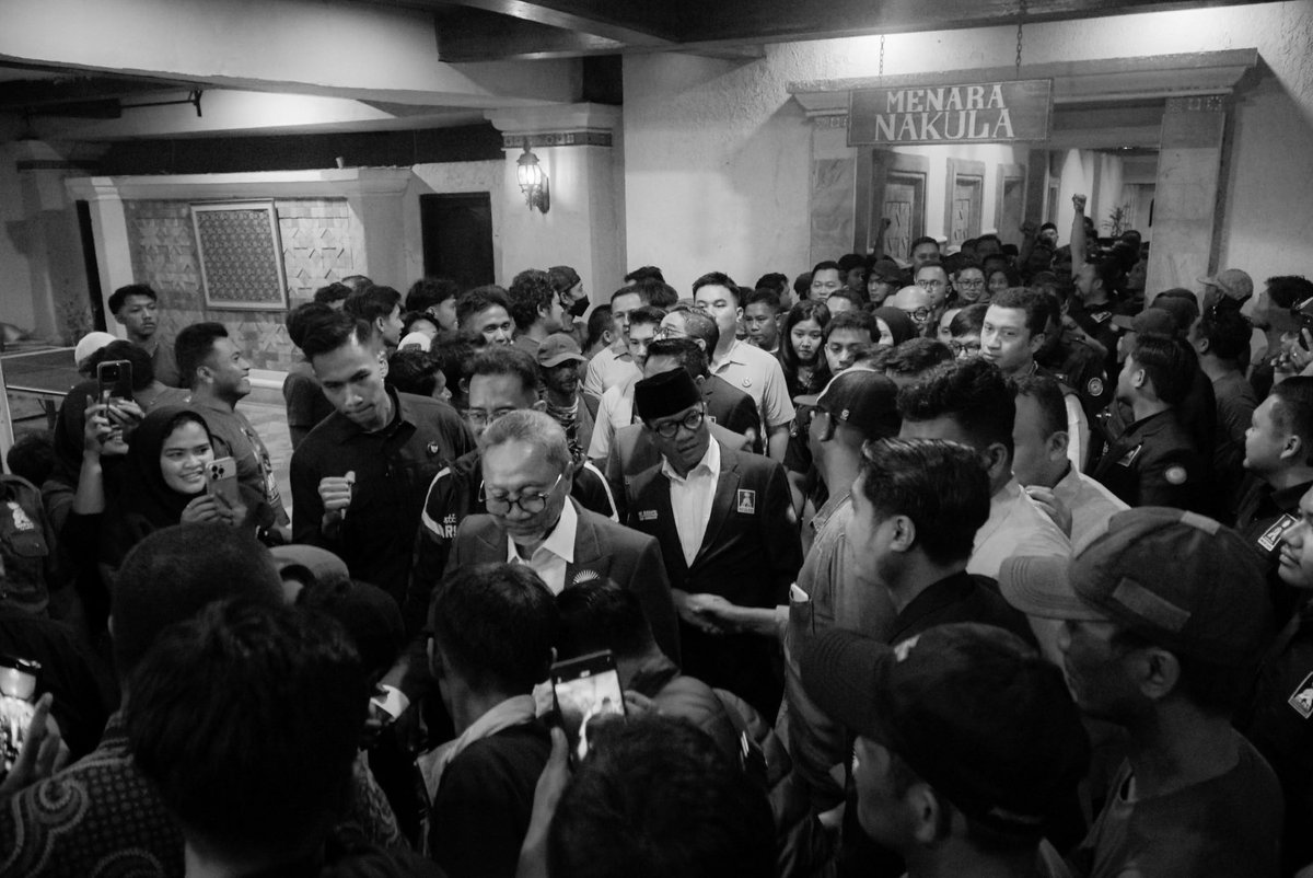 BramastaVerrell's tweet photo. Menjadi muda adalah sebuah kesempatan. Menjaga nilai di tengah perjalanan adalah sebuah pilihan. Di Kongres VII Barisan Muda Penegak Amanat Nasional, saya melihat bagaimana keduanya dapat berjalan beriringan. https://t.co/RspLf6UXMG