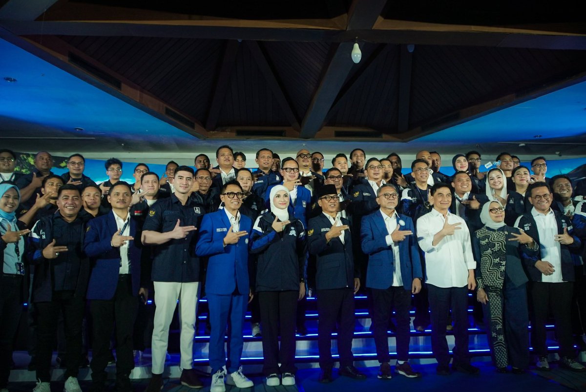 BramastaVerrell's tweet photo. Menjadi muda adalah sebuah kesempatan. Menjaga nilai di tengah perjalanan adalah sebuah pilihan. Di Kongres VII Barisan Muda Penegak Amanat Nasional, saya melihat bagaimana keduanya dapat berjalan beriringan. https://t.co/RspLf6UXMG