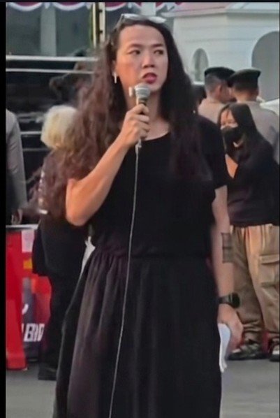 MiskinTV_'s tweet photo. "....kami lesbian, kami gay, kami bisexsual, kami transgender, kami queer, kami intersex, kami asexsual, kami non binnary, kami ada diantara kalian, kami ada dan selalu ada......"

Jujur istilahnya makin rumit. Makin susah dimengerti. Mungkin emang biar kita makin bingung. 🙏 https://t.co/l4FSWNk3DI