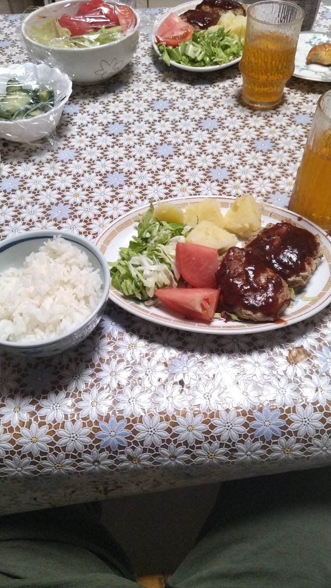 fujisawanorio's tweet photo. 今日の晩御飯はハンバーグ。 https://t.co/VVRDWrD3ZG