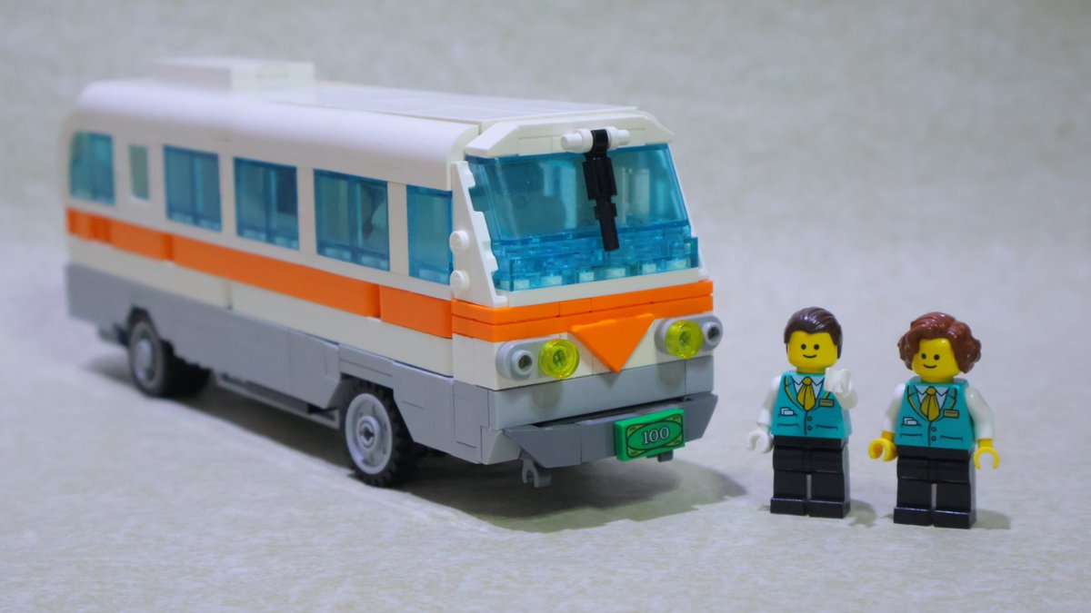 nnnk_lg's tweet photo. 観光バス（ラジコン）を作りました。
前輪操舵・後輪駆動で本物同様に走ります。
昭和30〜40年代の車両をイメージ。
機構と外見を両立させる作業が面白かった。
4枚目は新聞広告風に作ってみたもの。 https://t.co/CGRPn19y1R
