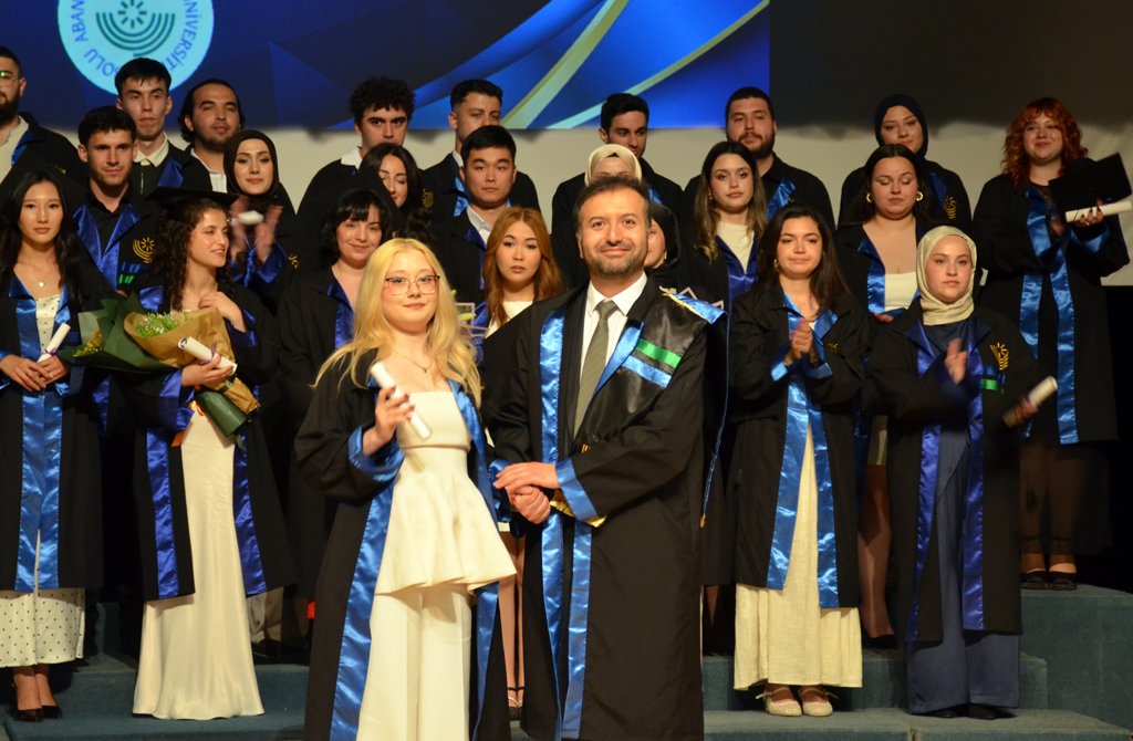 isabayhan's tweet photo. Bolu Abant İzzet Baysal Üniversitesi, Turizm Rehberliği Bölümü, 2026 Mezuniyet Töreni 

https://t.co/jaL1GOy3Jl https://t.co/h3Rsn9lh08