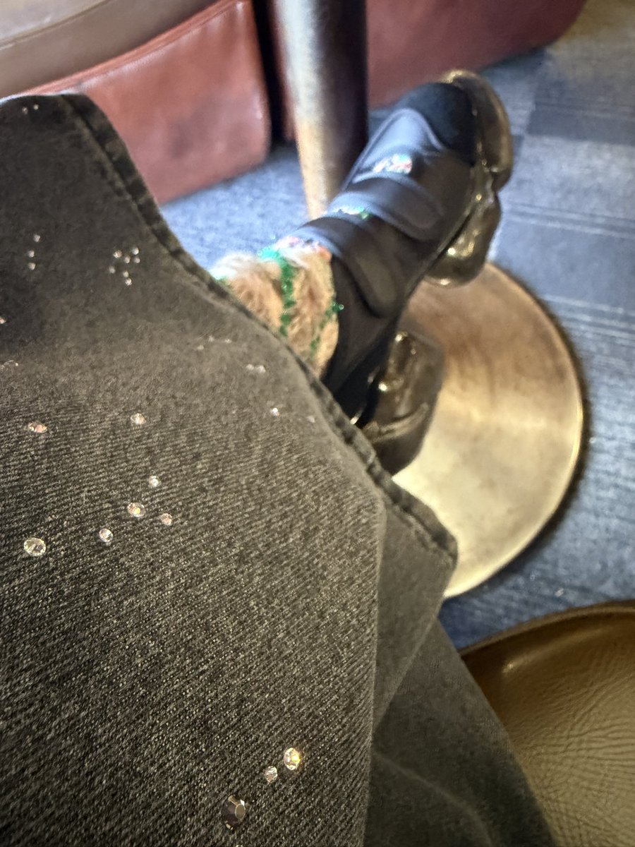cam_el1a's tweet photo. キラキラデニムにgrounds履くと気持ちが強くなる https://t.co/RaThT9fJh5