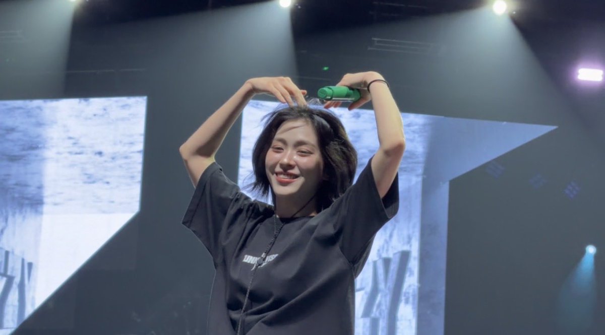 CGLongTweet's tweet photo. #itzy #itzy_manila #ryujin 67 Loving MIDZY https://t.co/GpbCdOBSCs