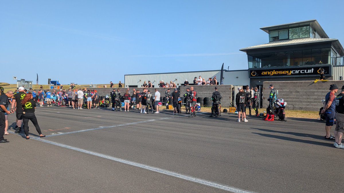 GraemeLond's tweet photo. The 12 Hour @NoLimitsNLR at Anglesey is underway and a lovely 22°C with a breeze for the day. Many coffees will be consumed 😁 https://t.co/cBi0uoX7SS
