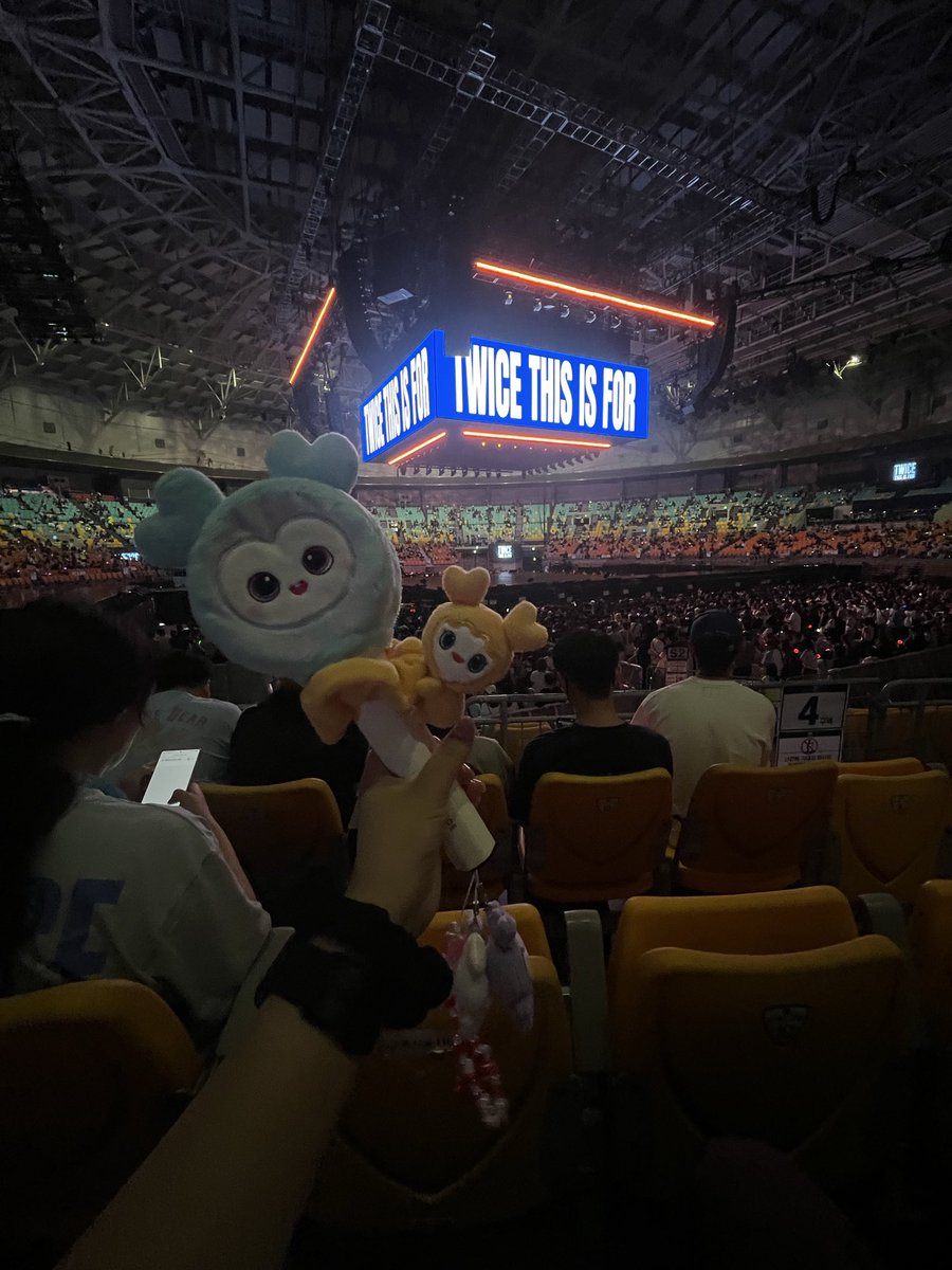 sujan7710's tweet photo. 입장완료💕
1.4배가 제일 잘보이네 https://t.co/51swoJ3ZHD