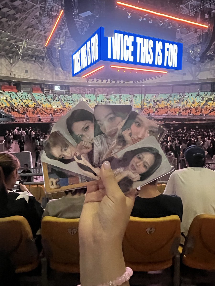 sujan7710's tweet photo. 입장완료💕
1.4배가 제일 잘보이네 https://t.co/51swoJ3ZHD