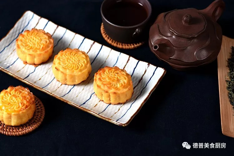 Herrntod's tweet photo. This Mid-Autumn Festival, may mooncakes sweeten your days and full moons bless your nights—happy moments shared with loved ones make every bite shine! https://t.co/cS23OKs9Re