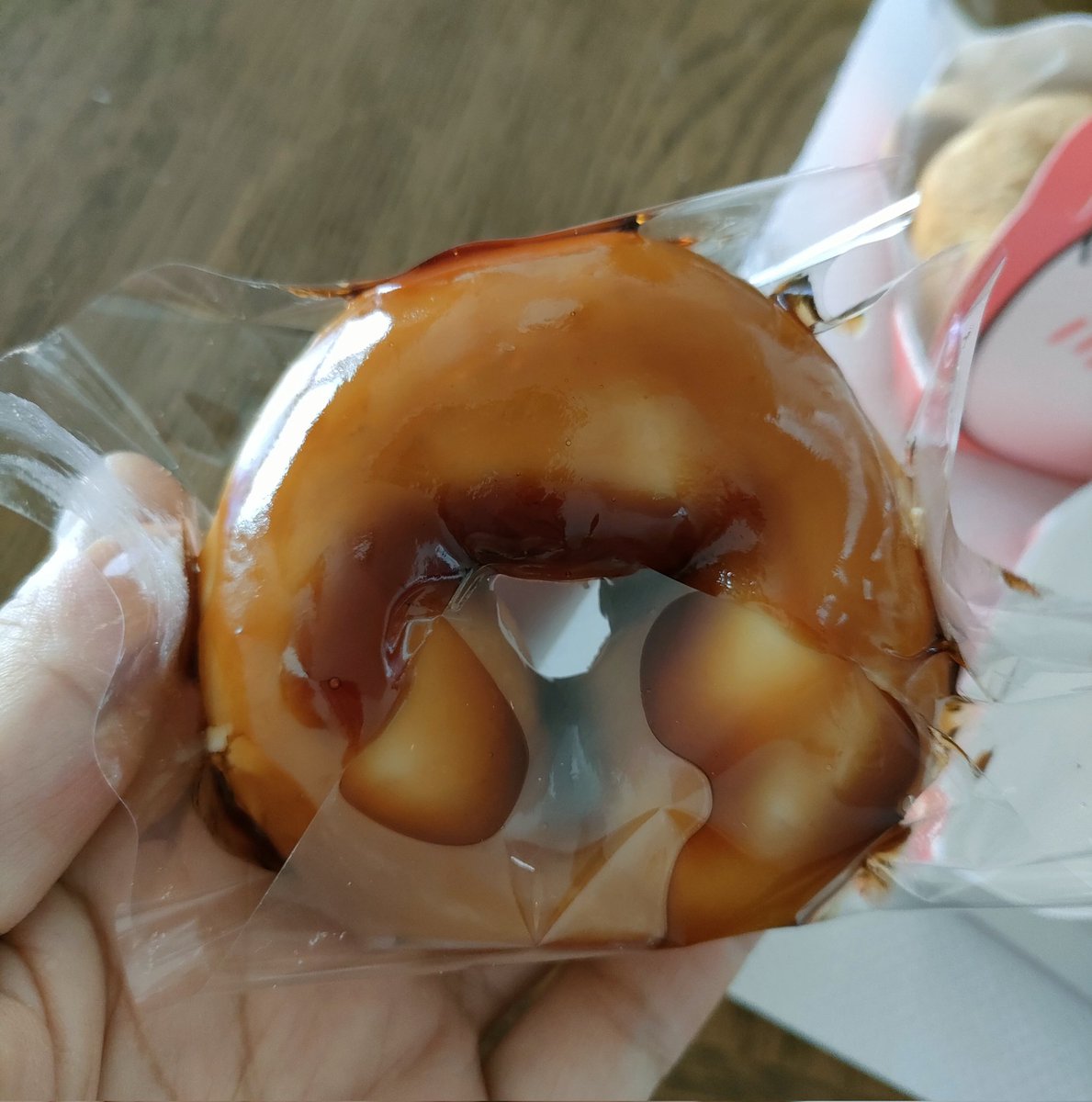 concon1206's tweet photo. おいちい、おいちいよ〜ｶｱﾁｬﾝ！！😫💯💯✨
意外と小ぶりでさ、モチモチの生地がひと噛みで三分の一食べれちゃうんです！秒で無くなる！

みんなが言う通り、どちらも美味しいけど、特にきな粉がおいしい😆✨🍩 https://t.co/2LZKF59elL