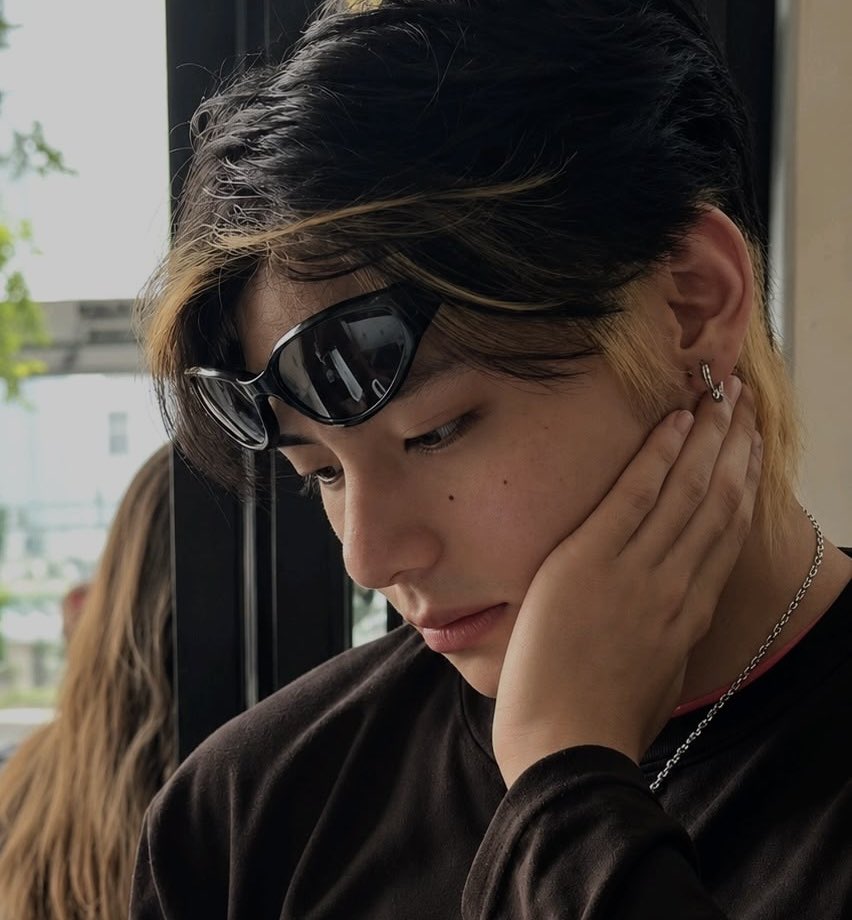 alexxbangtan7's tweet photo. #kooktae / The price of sin +🔞🔥

Jk es el heredero de una de las familias más poderosas del país. Th consiguió una beca en la universidad de la élite. Se odian desde el primer día... hasta que el odio empieza a parecerse demasiado al deseo. https://t.co/qfmZny59Ye