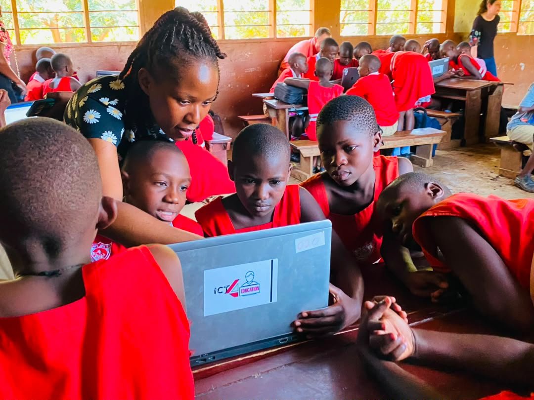 USAlumniUganda's tweet photo. Leadership experiences create lasting impact, especially when they are translated into action within our communities.

We are proud to celebrate  the story of our Alumna, @ntendebaker , Founder of @Techreachafrica , whose journey through the @WashFellowship at Louisiana State University continues to shape his leadership and commitment to community-driven innovation.

His experience reflects the power of the Fellowship in strengthening resilience, fostering inclusive leadership, and building a global network of changemakers dedicated to creating sustainable impact.

It is inspiring to see these lessons being applied through @Techreachafrica , expanding digital literacy and technology opportunities for underserved communities and equipping more people with the skills needed to thrive in today's digital economy.
We are proud to celebrate alumni who continue to transform their communities through innovation, leadership, and service.

#freedom250 #AmericanEdge