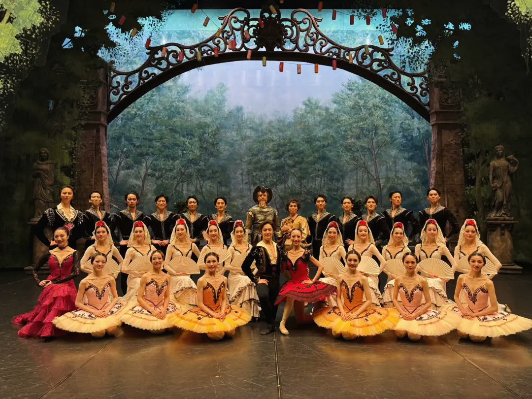 AsamiMakiBallet's tweet photo. 牧阿佐美バレヱ団  高崎公演「ドン・キホーテ」
無事に終演いたしました🌹✨
沢山の温かい拍手にご声援ありがとうございました。
次回公演、日生劇場「ドン・キホーテ」8月東京、9月大阪「シンデレラ」
こちらも是非お楽しみに…🪄

公演アンケートへのご協力📝
https://t.co/atM6uKTWs4 https://t.co/pRNVVknW5d