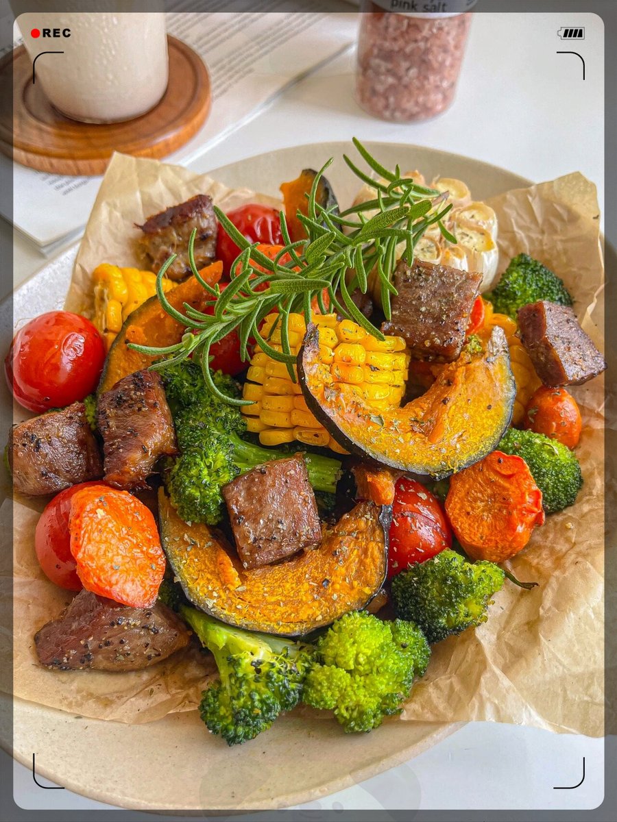 Schokokeks25's tweet photo. Grab this quick 15-min veggie turkey wrap for your fat loss meal! High protein, low carb u0026 super tasty https://t.co/7Un8vKwaum