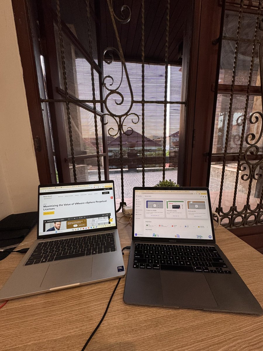kevinsebast_'s tweet photo. Sharing lagi ahh, siapa tau bermanfaat buat yg mau kerja di company luar via kerja remote atau relocate. Bisa juga buat  yg mau switch career. 

Pas bgt ini salah satu contoh, kenapa mending coba juga apply kerjaan yg gaji nya "lumayan ngikutin" standard company negara yang UMR nya gede via kerja remote atau coba relocate sekaliann. 

Misal: customer service, coba yg backgroudnya gini, cari yg remote atau pindah ke b2b jadi customer success manager/account manager 😁

Coba aja guys, background gak sepenuhnya ngaruh bgt 100%,  asal bisa bikin CV nya tailored alias di bikin relevan sama posisi yg di apply.  

Kadang tinggal nambah sertifikasi gratis, dan ganti "angle" sesuai job description kerjaan remote yang lagi hiring dan kita incer. 

Lanjut ke tipsnya langsung,  semoga bermanfaat, dr gue yg dikasi rejeki duluan sm yg di Atas, background engineer tambang malah pindah kerja switch career as tech consultant, ke company US dan berkantor di SG dan bisa remote👇