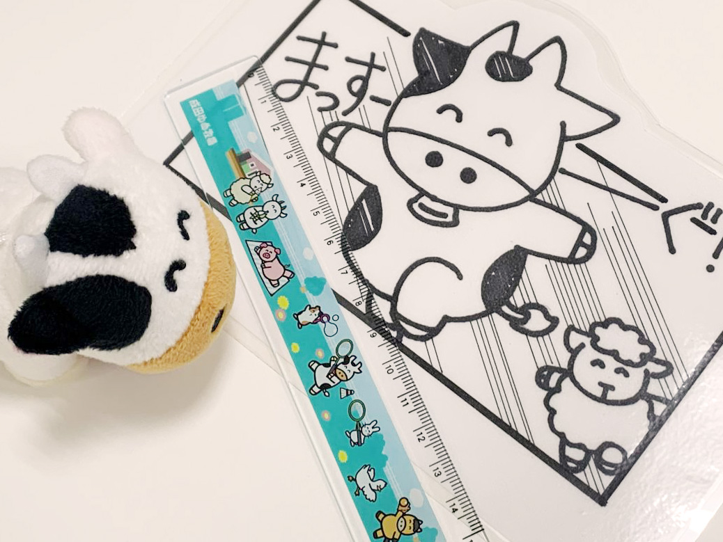yumebokujo's tweet photo. なんと～！
ゆめことお友達がプリントされたかわいい定規が新発売っ！！✨📏
ゆめ牧場のお土産屋さんで売ってるの～

ゆめこどんどんまっすぐな線をひいちゃうゆめっ！！
＿＿＿＿＿＿＿＿＿＿＿✏️🐮

#ゆめぼく広報隊長 #成田ゆめ牧場 https://t.co/w4xpjwekHc
