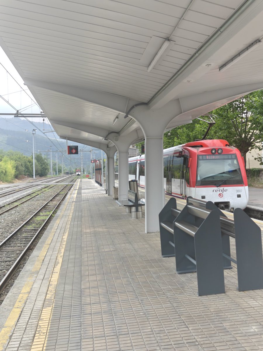 jdurar's tweet photo. Fotos Aranguren 1/3

#renfe
#feve
#tren https://t.co/nBTlqRHBLH
